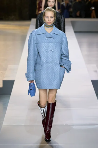 Look 25